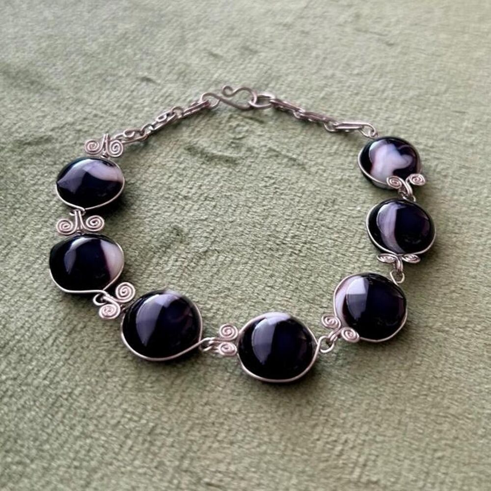 Unbranded Women's Black and Silver Jewellery